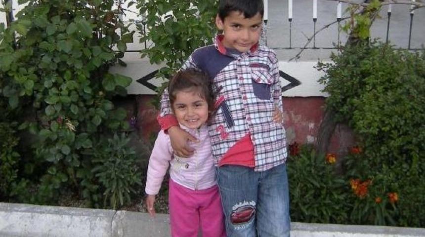 Ağabeyinin Peşinden Yolun Karşısına Geçmek Isterken Canından Oldu