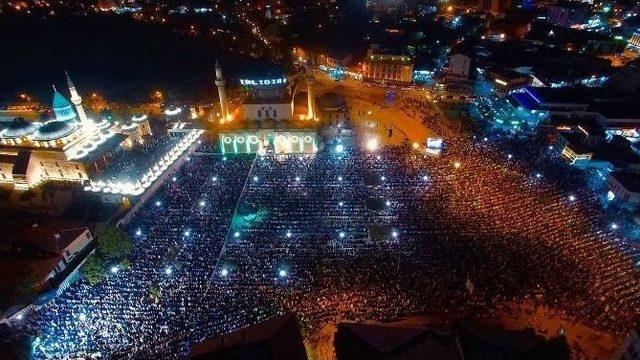 Mevlana Meydanında Kadir Gecesi Coşkusu