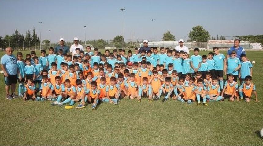 Futbol Okullarına 3 Bin 722 Kişi Katılıyor
