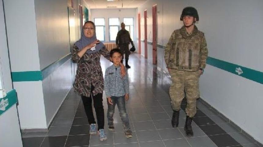 Başkale De 101 Ka&ccedil;ak G&ouml;&ccedil;meni Mehmet&ccedil;ik Kurtardı