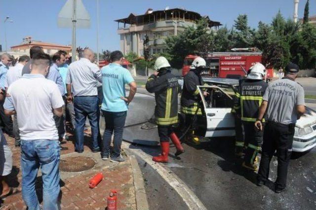 Trafikte Alev Alan Otomobil Kullanılamaz Hale Geldi