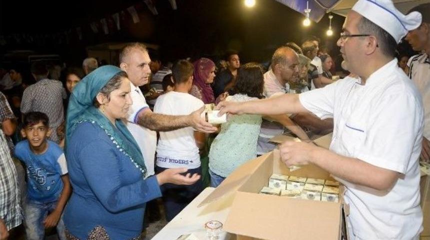 Kadir Gecesi&rsquo;nin Maneviyatı Y&uuml;reklerde Hissedildi