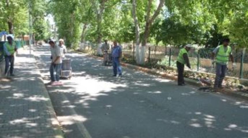 G&ouml;lbaşı İl&ccedil;esinde Temizlik Seferberliği