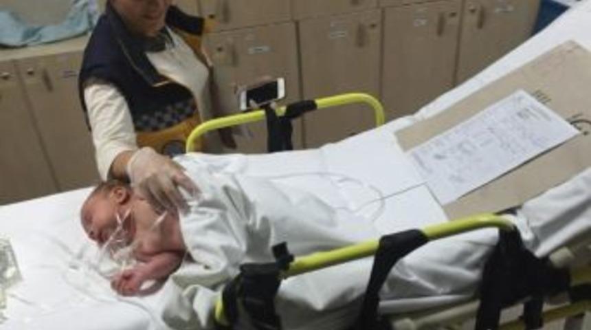 Su Yerine Turşu Asidi İ&ccedil;erilen 2 Aylık Bebek Yaşam M&uuml;cadelesi Veriyor