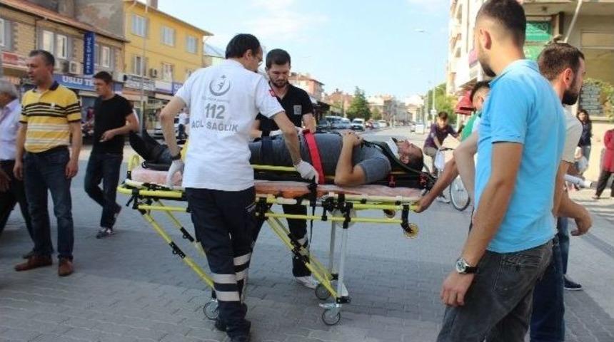 Motosiklet İle Minib&uuml;s &Ccedil;arpıştı: 1 Yaralı