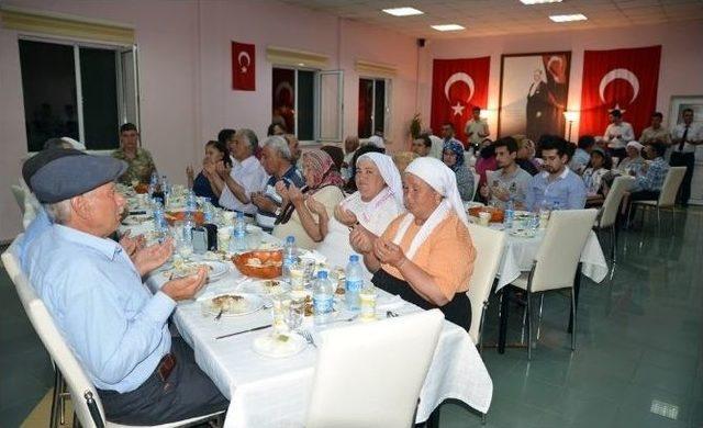 Vali Çiçek, Şehit Aileleri İle İftar Yemeğinde Buluştu