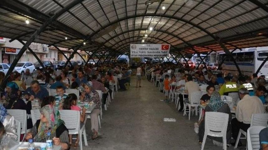 Protokol&uuml;n Hurmaları Engelli Tuğbanur Karakaş&rsquo;tan