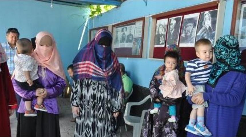 &Ccedil;in&rsquo;Den Ka&ccedil;an Uygur T&uuml;rk&rsquo;&Uuml; Kadınların Feryadı: Kocalarımız Ter&ouml;rist Değil