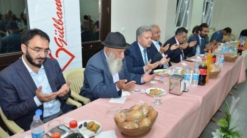 Alevi Ve S&uuml;nniler Birlikte İftar A&ccedil;tı