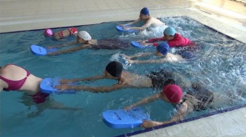 Y&uuml;zme Kursuyla Hayata Tutunuyorlar