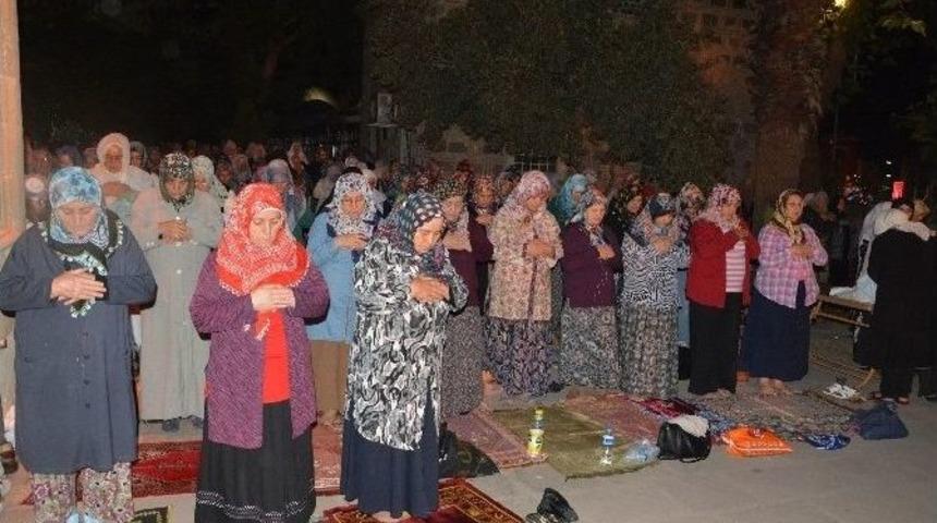 Şehzadeler&rsquo;de Kadir Gecesi Coşkusu