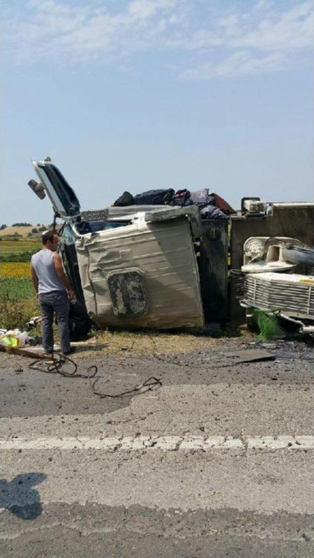 Vinç Yüklü Kamyon Devrildi, Sürücü Öldü