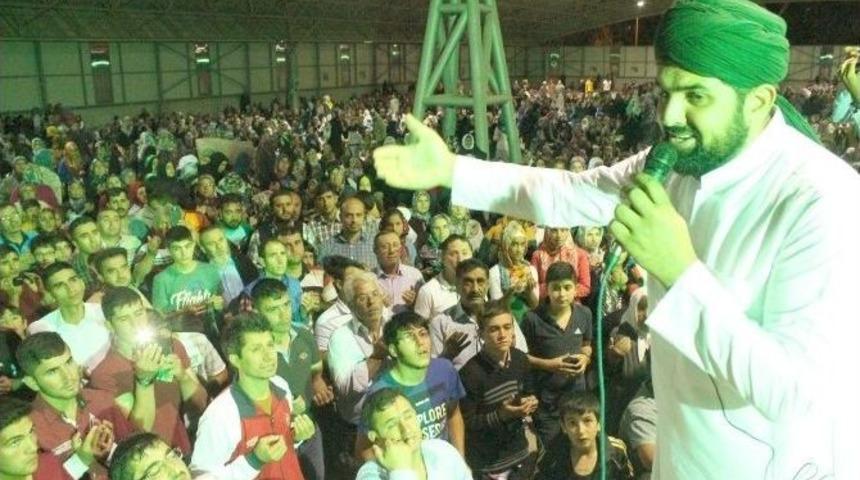 G&ouml;kkuşağı Sakalı Şerifle M&uuml;barek Gecede G&ouml;n&uuml;lleri Birleştirdi