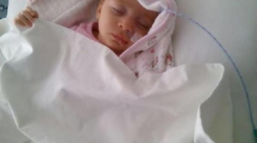 Su Diye Turşu Asidi I&ccedil;irilen 2 Aylık Bebek Yaşam Savaşı Veriyor (2)