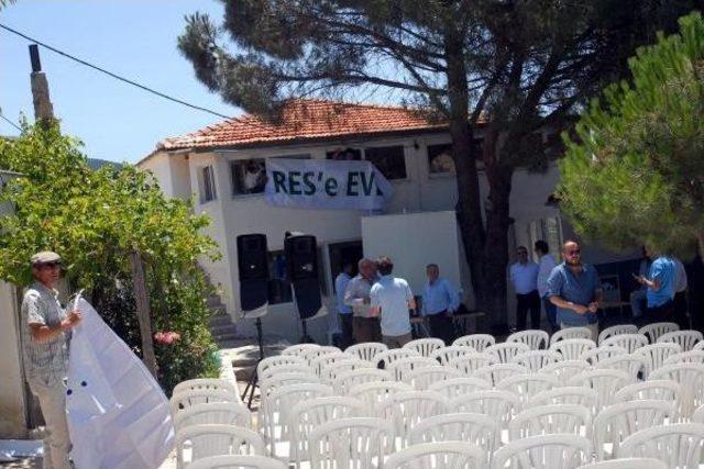 Karaburun'da Res Toplantısı Protesto Edildi, Arbede Çıktı