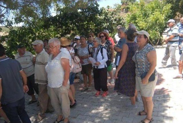 Karaburun'da Res Toplantısı Protesto Edildi, Arbede Çıktı