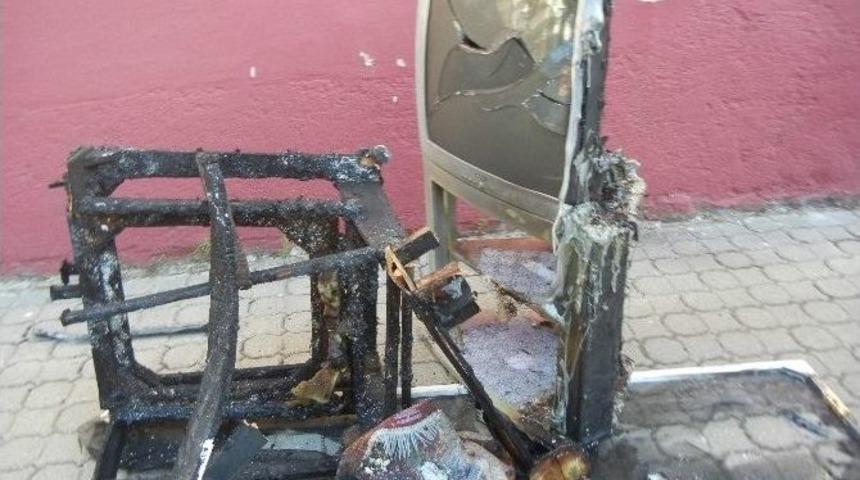 Patlayan Televizyon Nedeniyle Yangın &Ccedil;ıktı