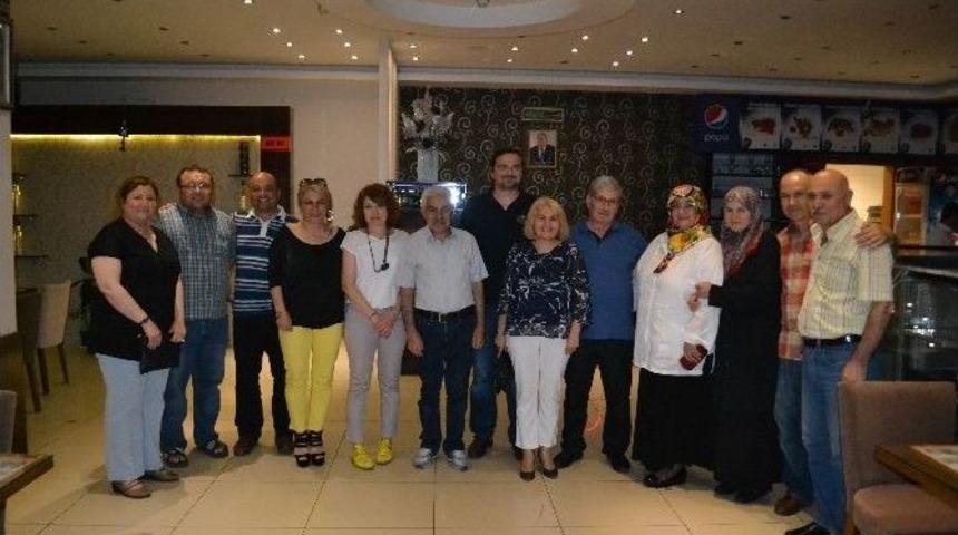 İyileştirdiği Hastalar İftara Davet Etti