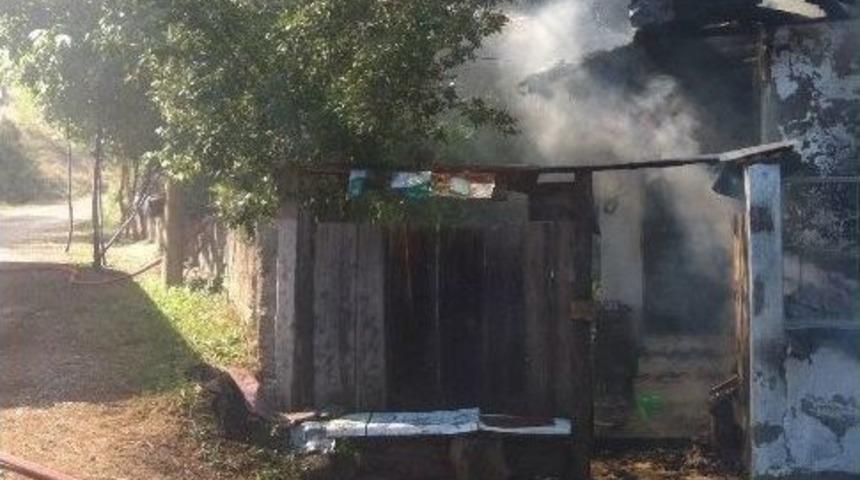 Tosya&rsquo;da Yangında 2 Katlı Ev Tamamen Yandı