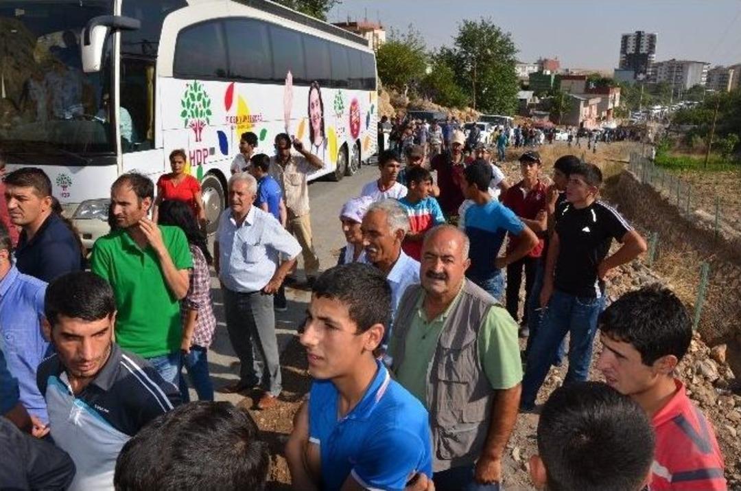 Diyarbakır&rsquo;da İzinsiz Y&uuml;r&uuml;y&uuml;şe Polis Engeli