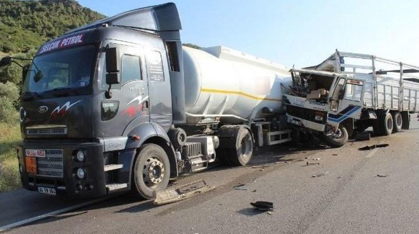 Akaryakıt Tankeri İle Kamyon &Ccedil;arpıştı: 1 Yaralı