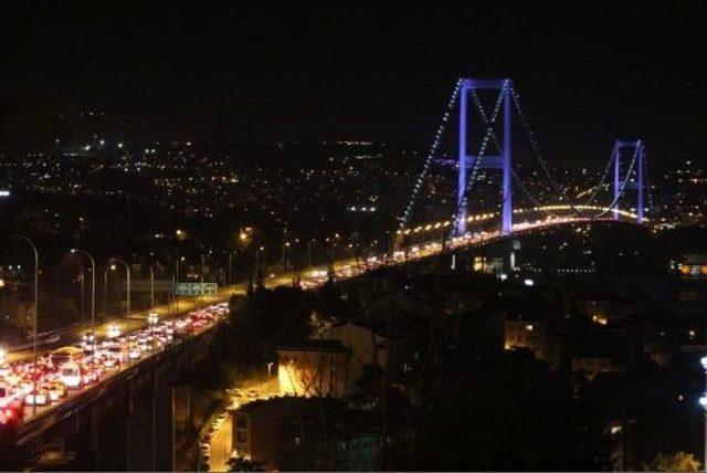 Bayram Trafiği Gece De Sürdü