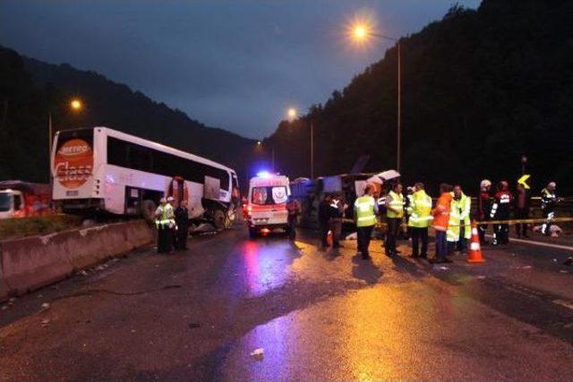 Bolu'da Otobüs Kazası: 6 Ölü, 40 Yaralı (1)