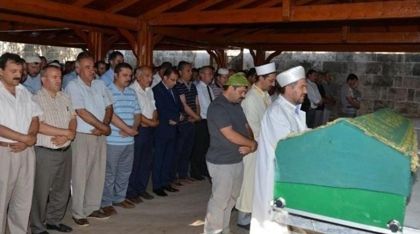 Vali T&uuml;rker Yusuf Artan&rsquo;ın Cenaze Namazına Katıldı