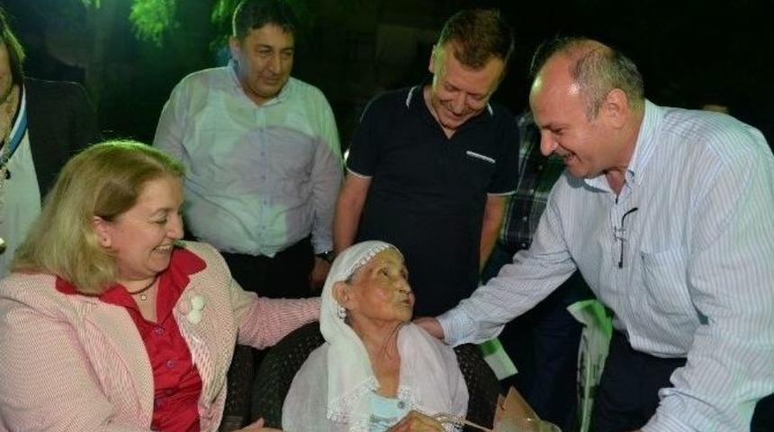 Vali &Ccedil;akacak, Huzurevinde Kalan Yaşlılarla İftarda Bir Araya Geldi