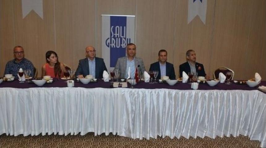 Vali T&uuml;rker Salı Grubu İşadamlarıyla İftarda Buluştu