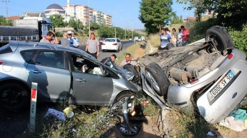 Uşak&rsquo;ta Trafik Kazası: 1 &Ouml;l&uuml;, 4 Yaralı