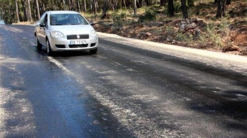 Aşırı Sıcak Asfalt Eritti