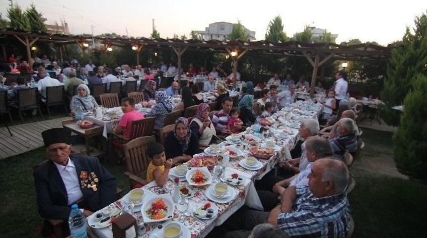 Menderes&rsquo;te Şehit Ailelerine Ve Gazilere İftar