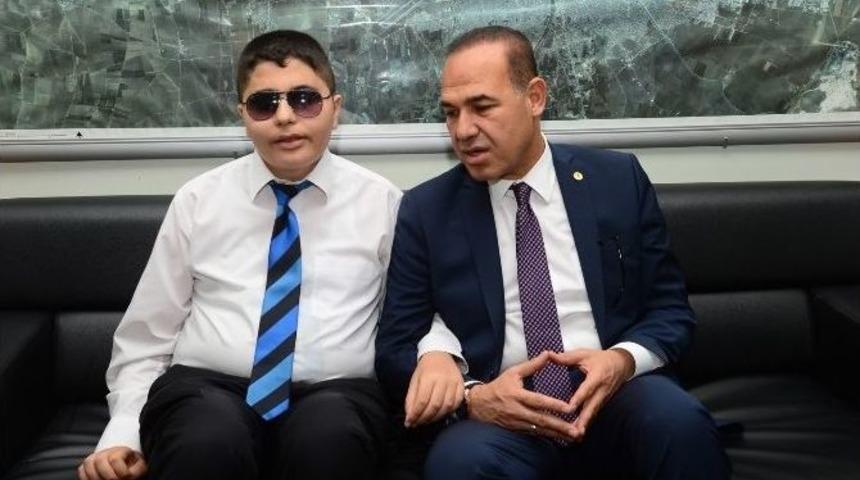 Sahurda Başkan S&ouml;zl&uuml;&rsquo;ye Tweet Attı, Aynı G&uuml;n G&ouml;r&uuml;ş&uuml;p Teşekk&uuml;r Etti