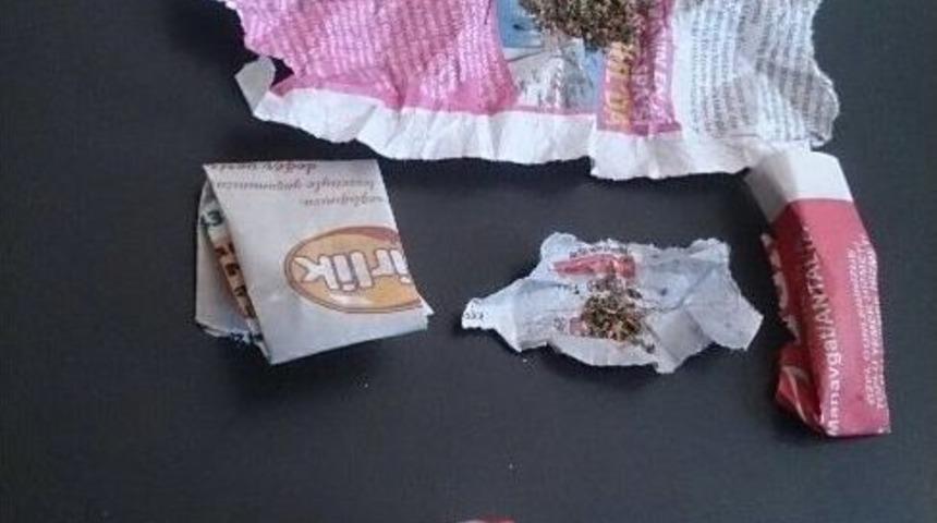 Turistlere Uyuşturucu Satan İki Kişi Yakalandı