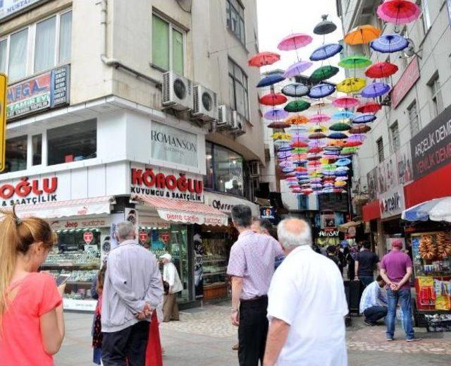 'yağmurun Şehri Rize’De Sokağa Şemsiyeli Süsleme