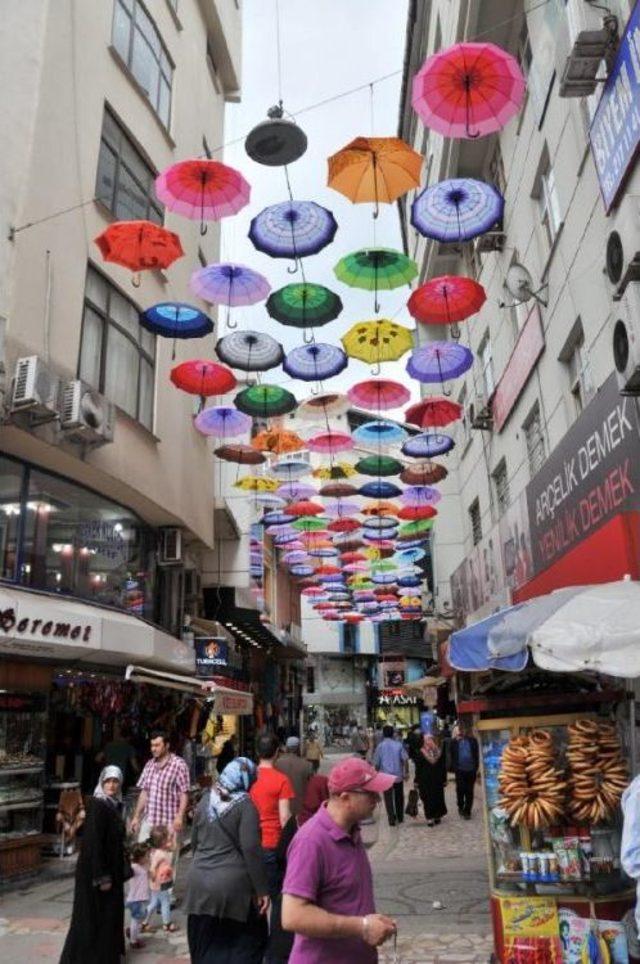 'yağmurun Şehri Rize’De Sokağa Şemsiyeli Süsleme