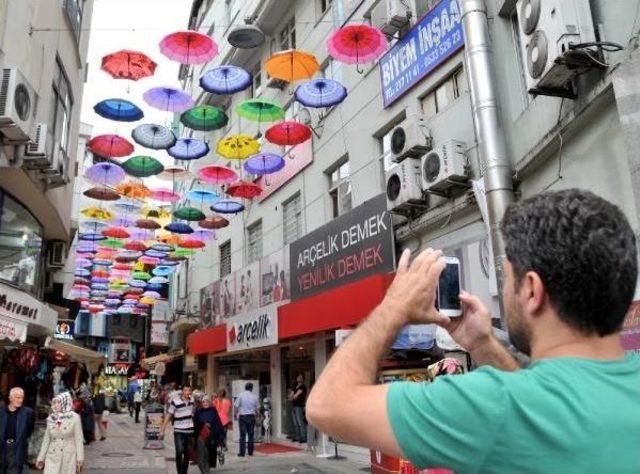 'yağmurun Şehri Rize’De Sokağa Şemsiyeli Süsleme