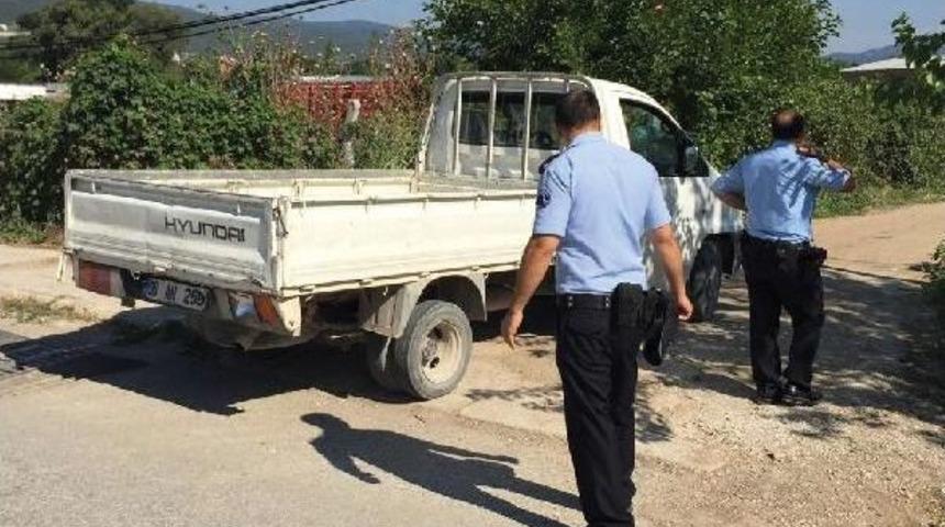 Motosiklet Kamyonete &Ccedil;arptı; S&uuml;r&uuml;c&uuml; Ağır Yaralandı