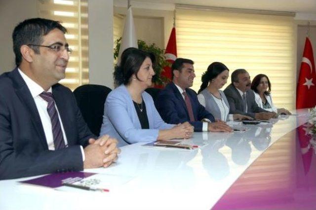 Davutoğlu, Koalisyon Turları Kapsamında Hdp yi Ziyaret Etti 2