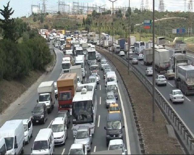 İstanbullu'nun Bayram Öncesi Trafik Çilesi