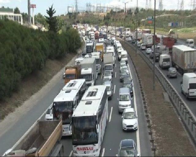 İstanbullu'nun Bayram Öncesi Trafik Çilesi