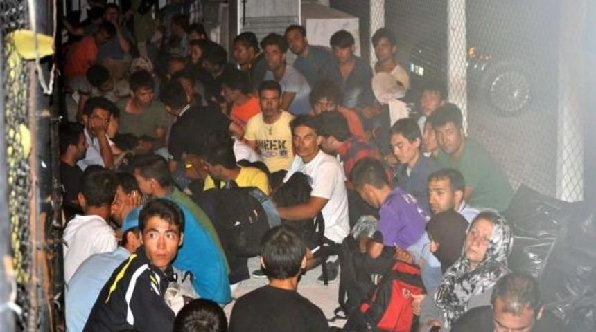 Ayvacık'ta Denizde 159  Ka&ccedil;ak Yakalandı