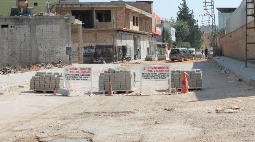 Reyhanlı&rsquo;da Yollar Parke Taşı İşle Kaplanıyor