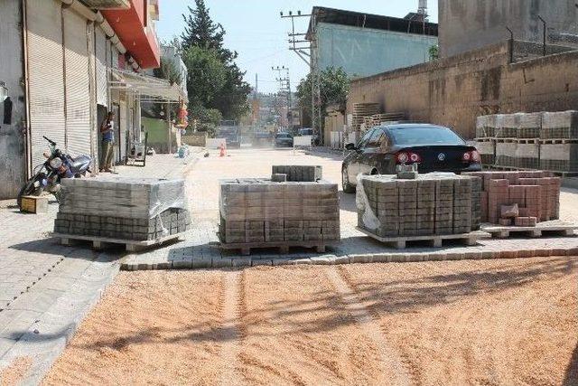 Reyhanlı’da Yollar Parke Taşı İşle Kaplanıyor