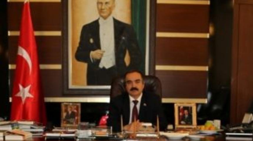 Vali H&uuml;seyin Avni Coş&rsquo;tan &Ouml;ğretmenler G&uuml;n&uuml; Mesajı