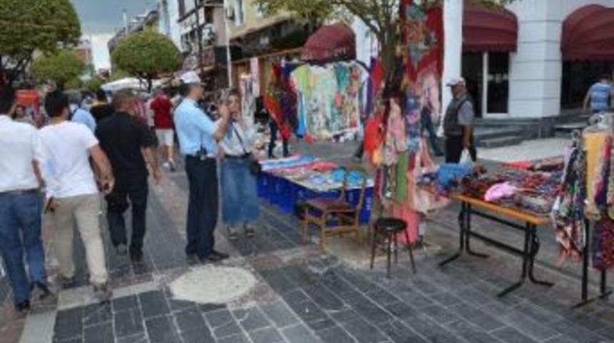 D&uuml;zce Zabıtası Tezgahları Denetliyor