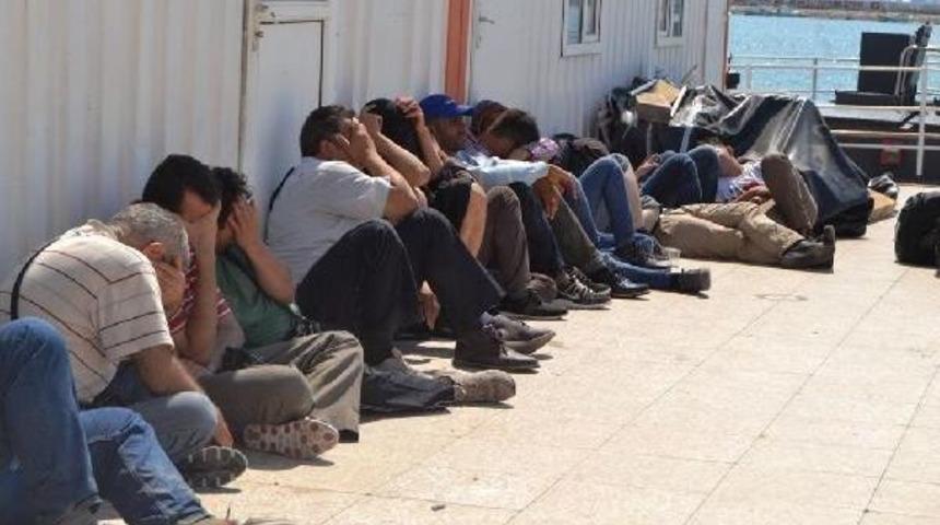 Ayvalık'ta 52 Ka&ccedil;ak Yakalandı