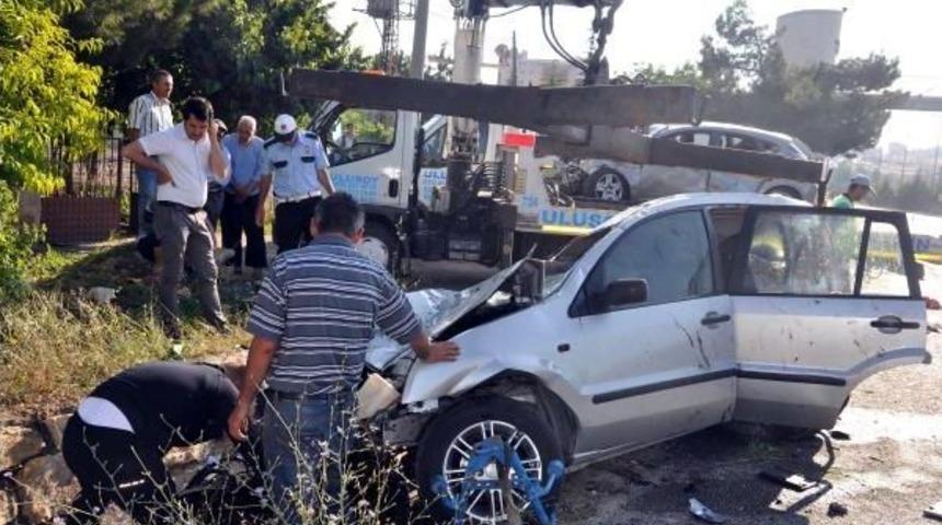 İki Otomobil Çarpıştı: 1 Ölü, 4 Yaralı