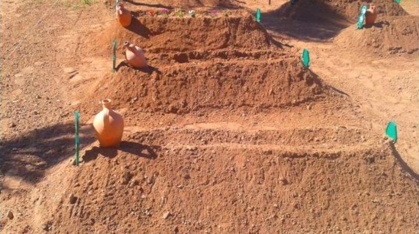 Ahmetli&rsquo;de Mezarlıklar Bayrama Hazır